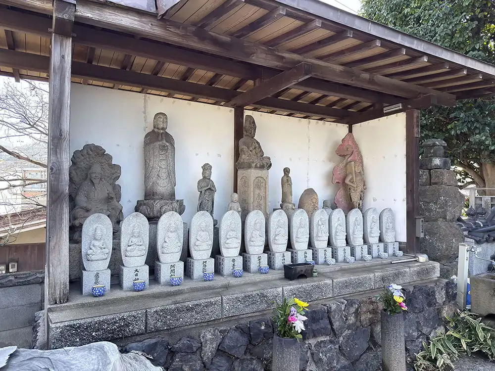 境内の仏像